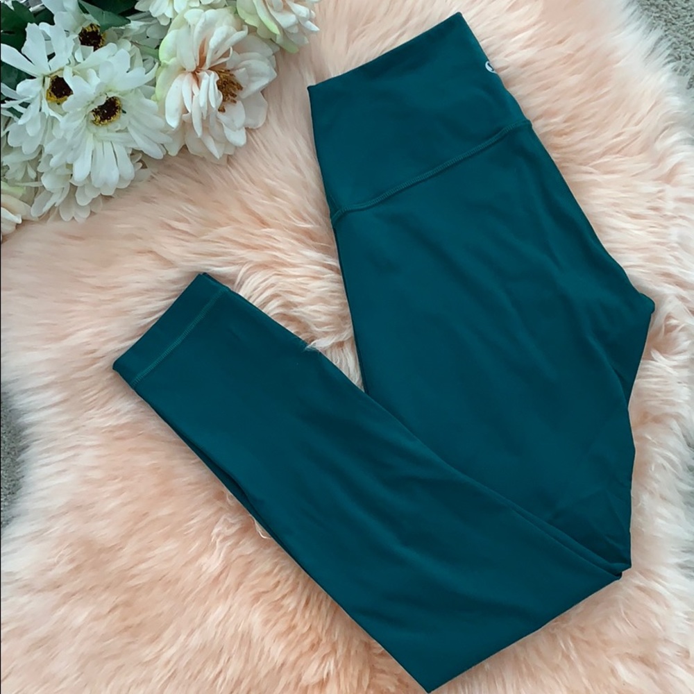 Lululemon High Rise Wonder Under *Nulux* fabric.